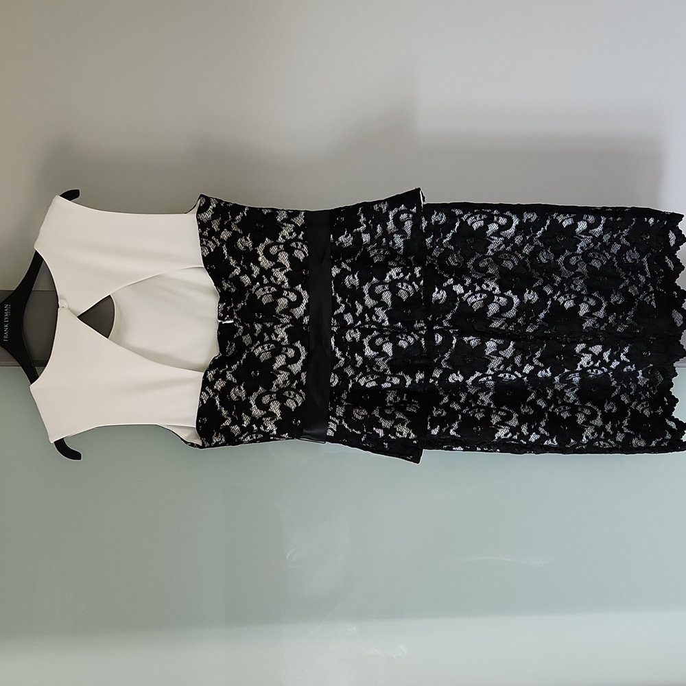 Frank Lyman Elegant Black And White Lace Dress With Keyhole Back - Picture 3 of 5